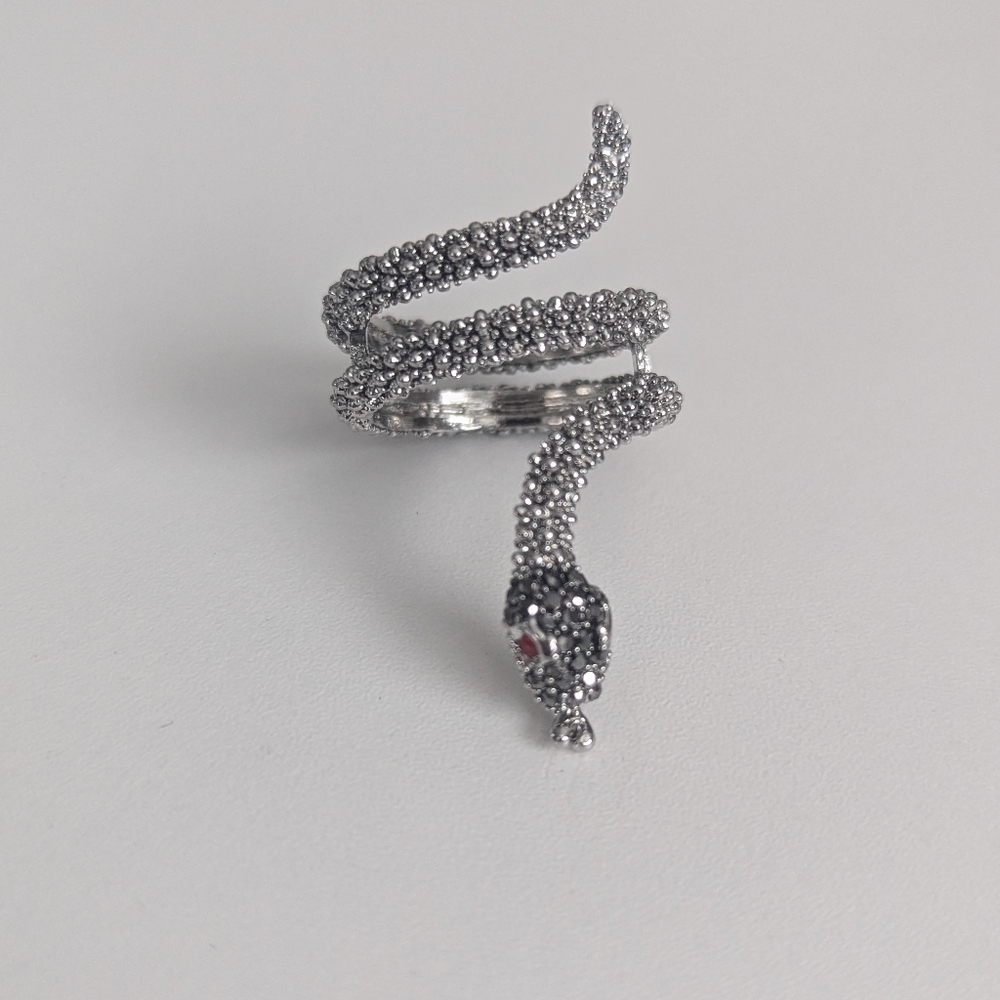 Gorgeous Cobra Ring